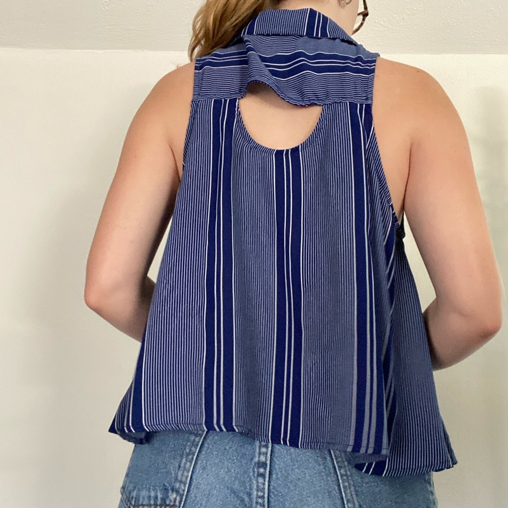 Light Collared Blouse - Picture 4 of 9